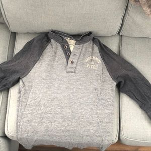 Mens size XXL gray Abercrombie shirt.
